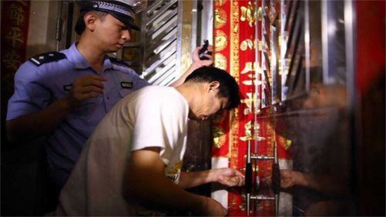 枣庄请开锁师傅开了锁后，师傅为什么一般都不进门，就算主人请也不进去？